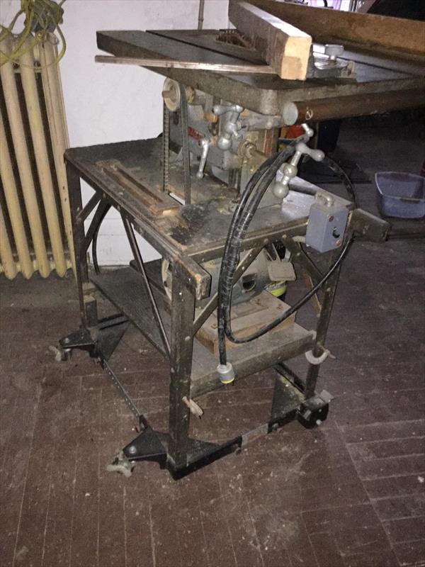 10" Delta Tilting Table Saw (tcs 203) Serial 76 US 400.00 (New