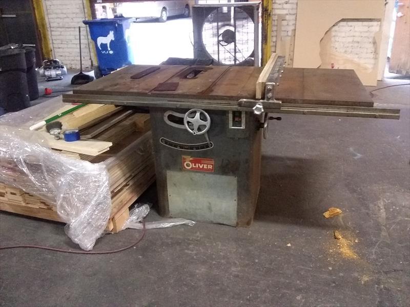OLIVER TABLE SAW US 700.00 (Los Angeles, California